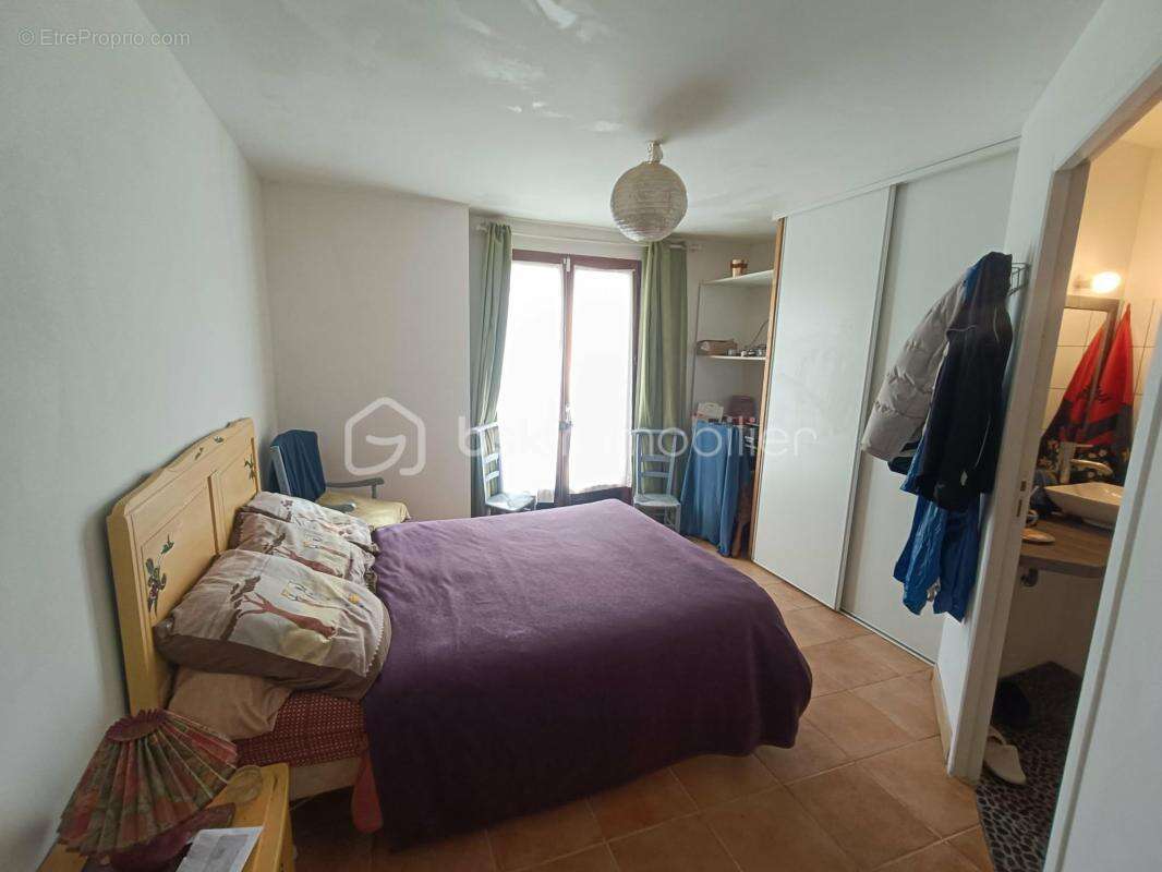 Ensemble Immobilier comprenant 2 maisons avec Piscine + Annexes sis sur 1 Terrain de 2.5 Hectares - photo 8