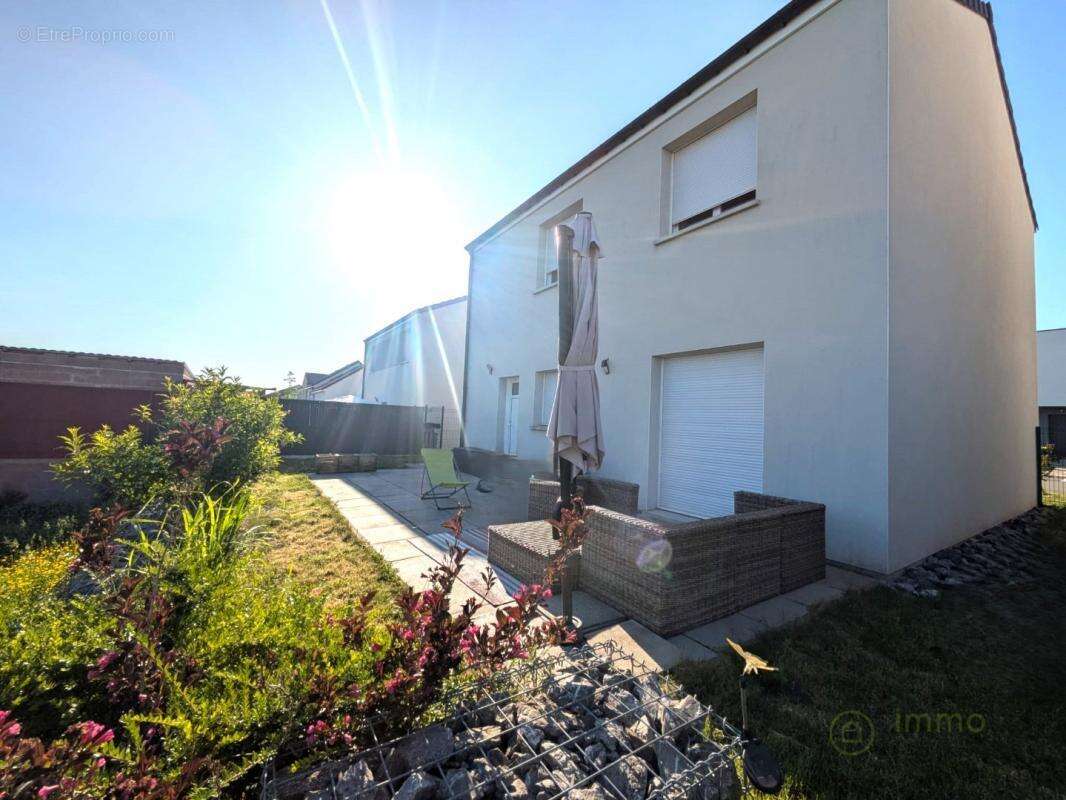 Maison 102 m² à Courcelles-Chaussy  - photo 8