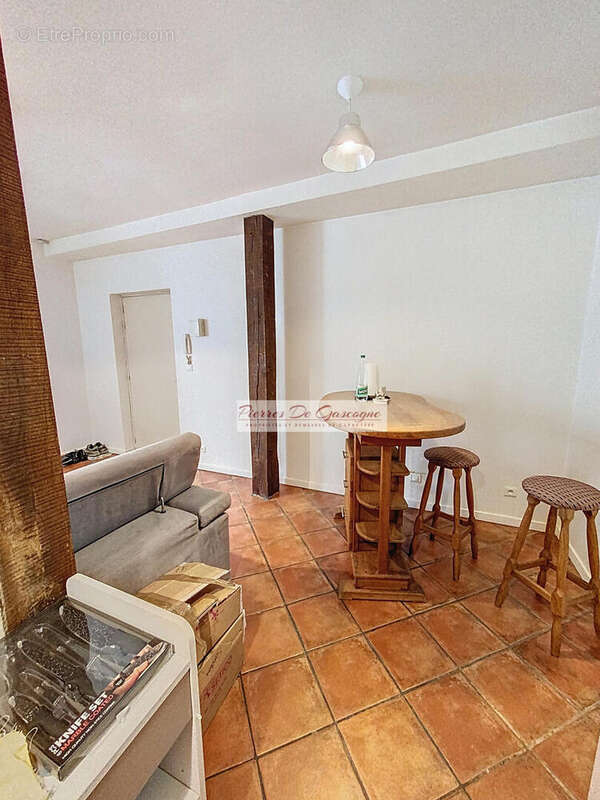 Appartement Rez - Maison à VIC-FEZENSAC