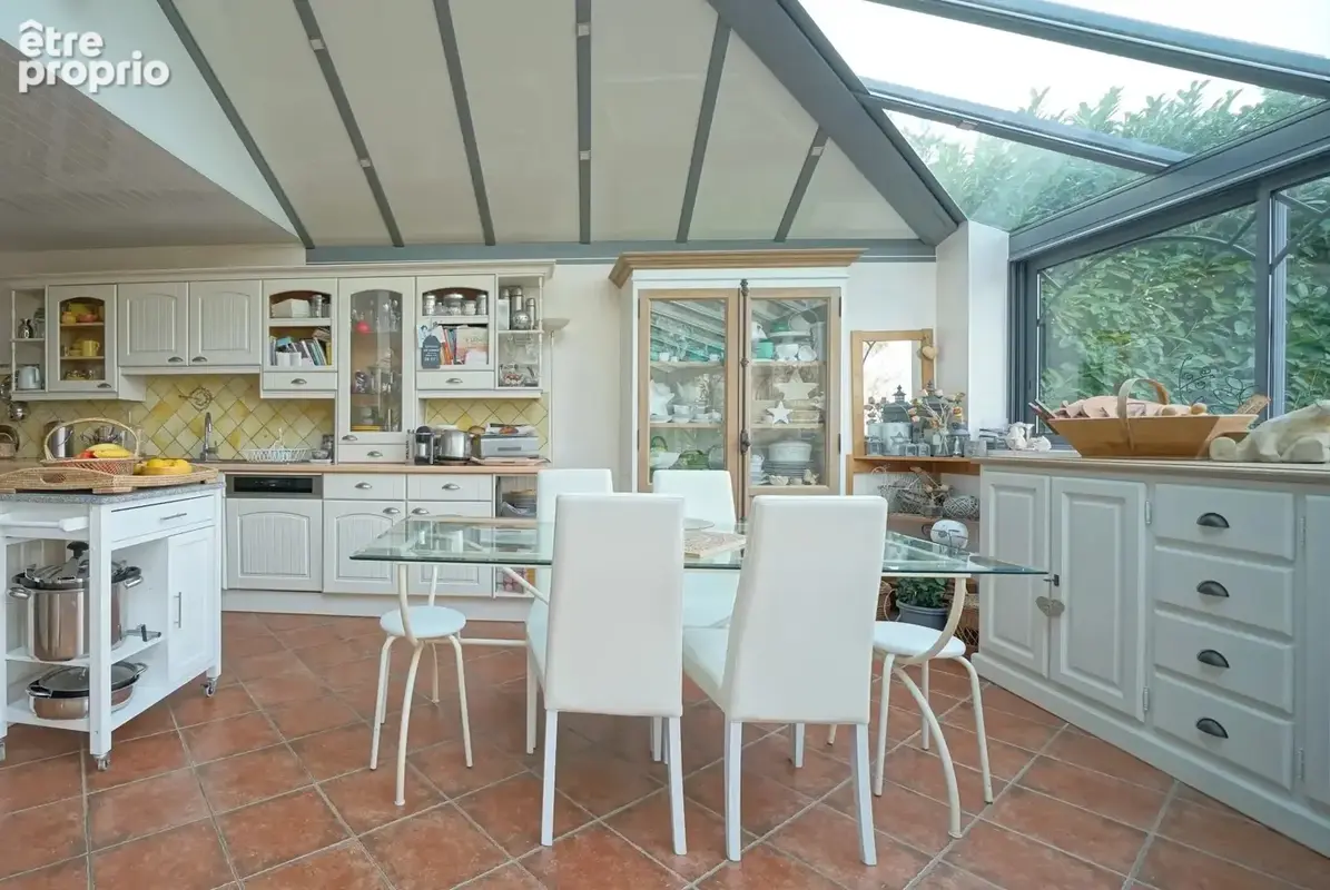 Maison 230 m² à Montfort-L'amaury  - photo 3