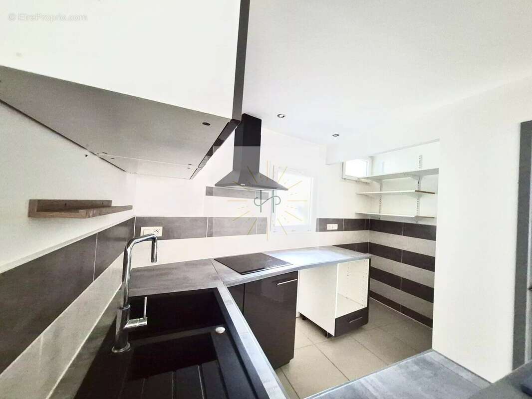 Maison à ROCHEMAURE