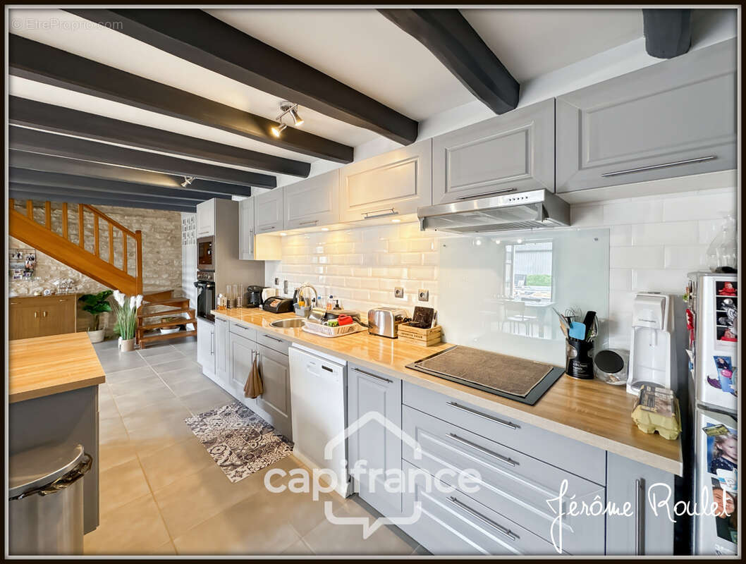 Maison en pierre à vendre 6 pièces 4 chambres + studio indépendant sur terrain 3 260 m² avec dépendances Champigny-En-Rochereau  - photo 11