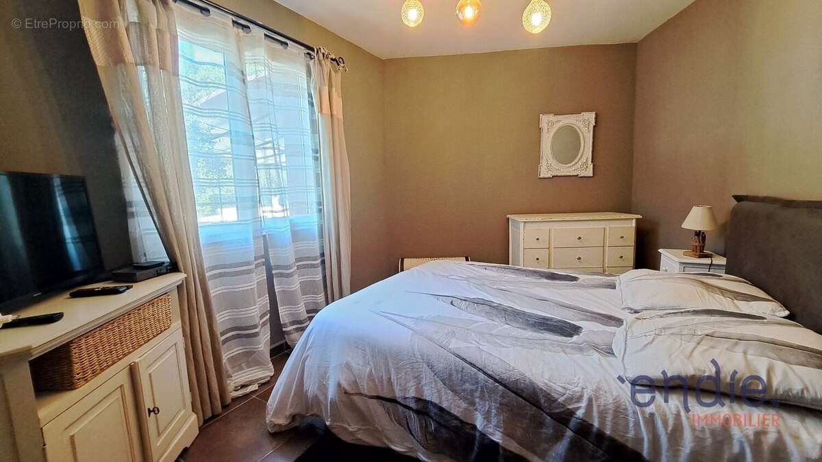 St Antonin du var villa plain pied 240 m² sur 1500  m² avec piscine - photo 14