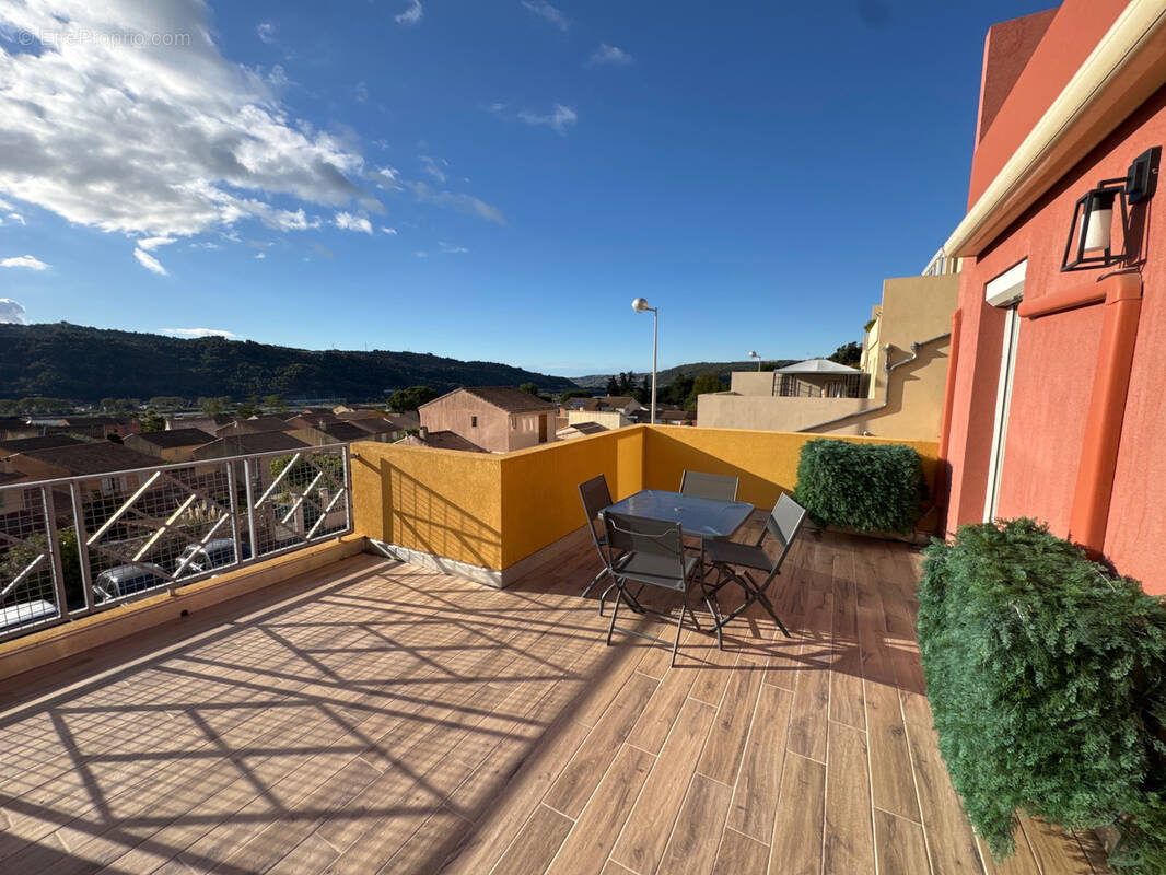 Appartement à CARROS