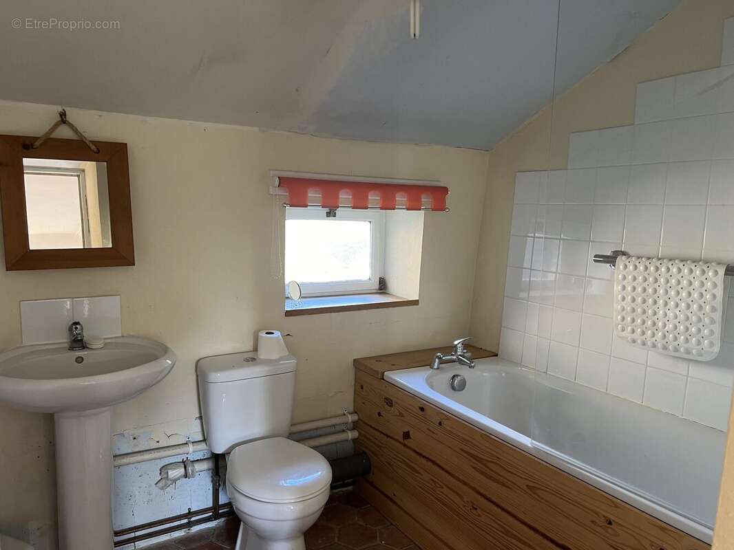 salle de bains - Maison à BRIOUZE