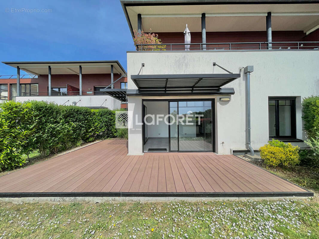 Appartement à SANTENY