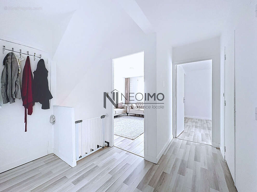 Maison à NEUFCHATEAU