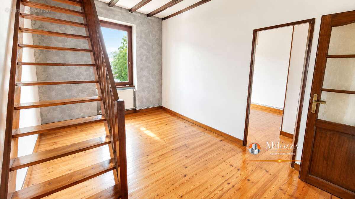Appartement à NIVOLAS-VERMELLE