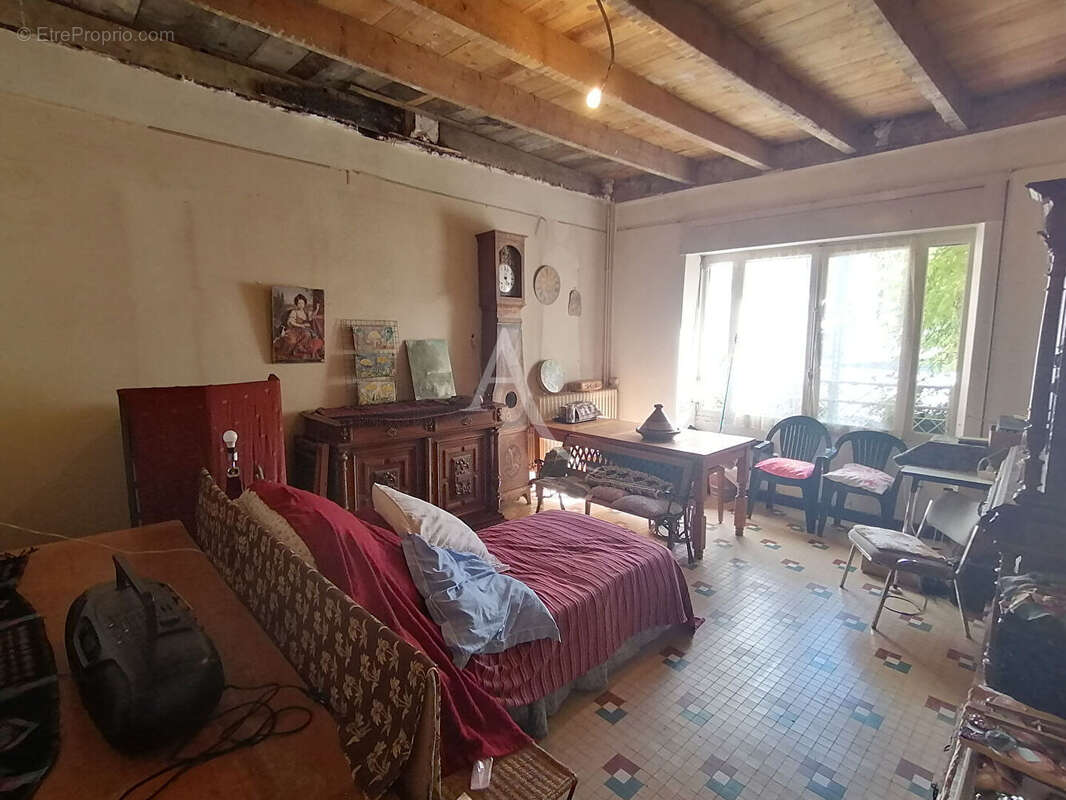 Maison à MIRANDOL-BOURGNOUNAC