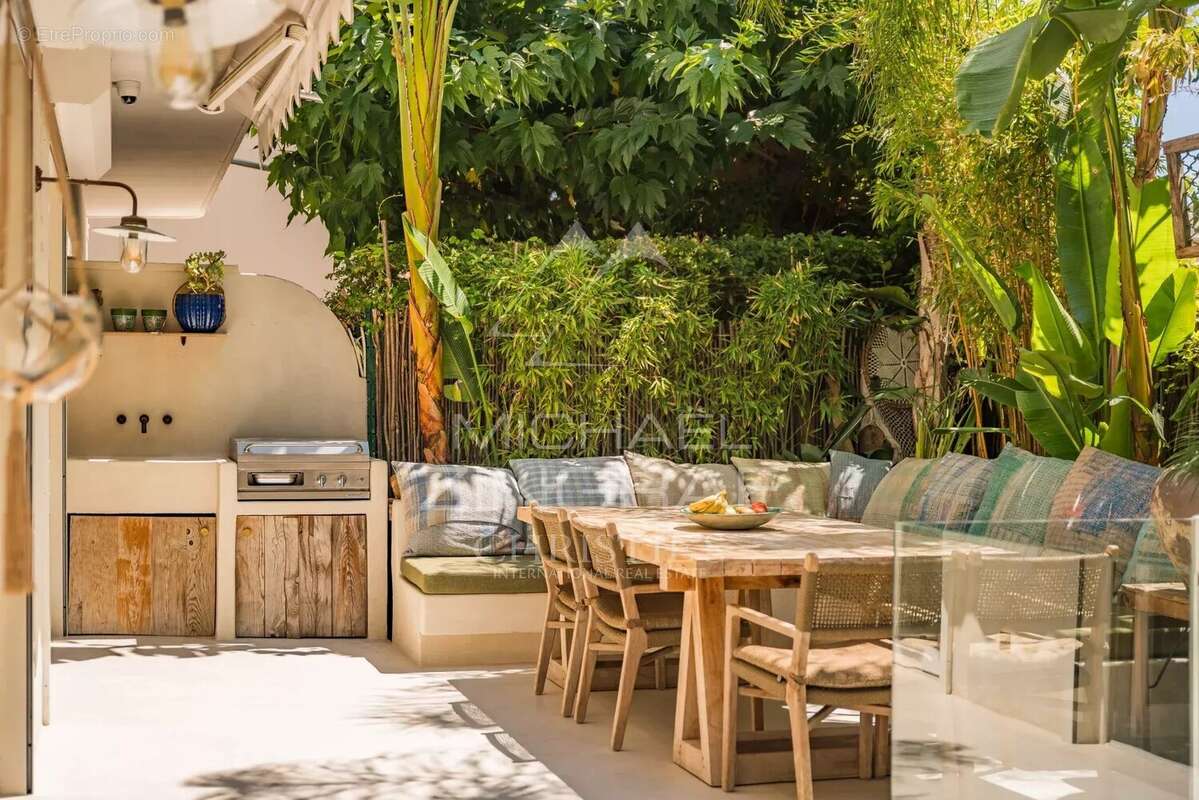 Cannes – Proche Croisette – Élégant rez-de-jardin avec piscine privative - photo 2