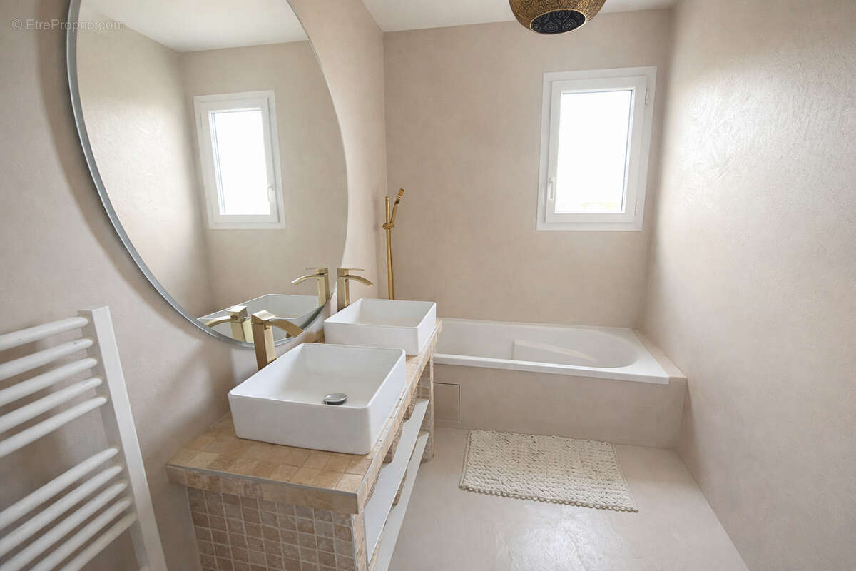 Maison à MONTELIMAR