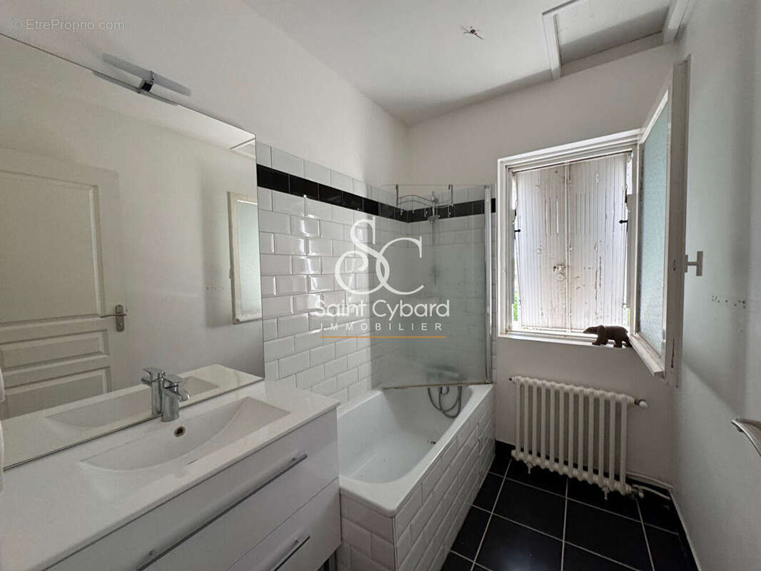 Maison Voeuil et Giget - 3 chambres - photo 11