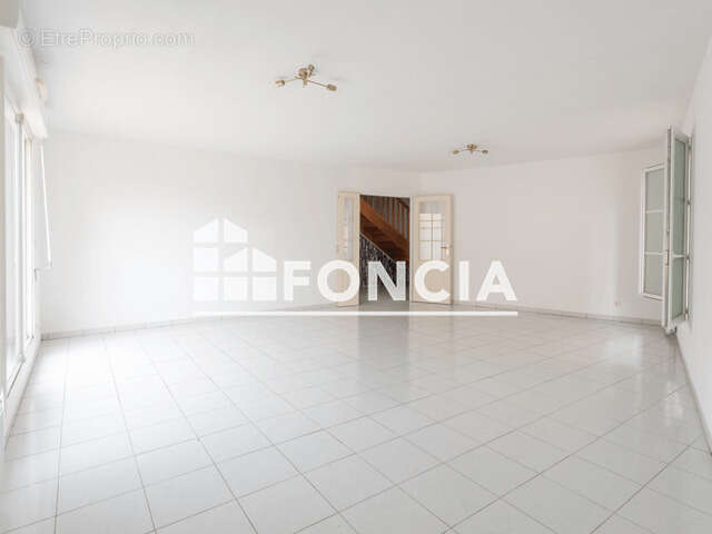 Appartement à VALLAURIS