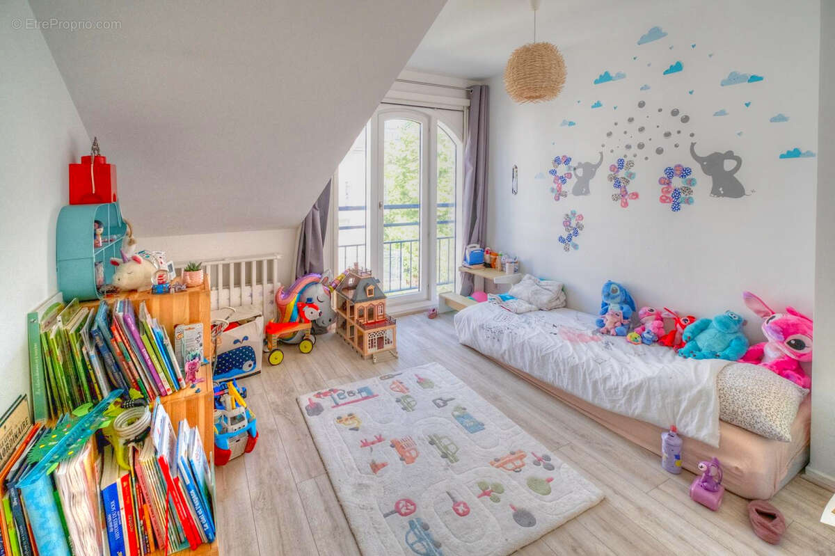 Appartement à LA GARENNE-COLOMBES