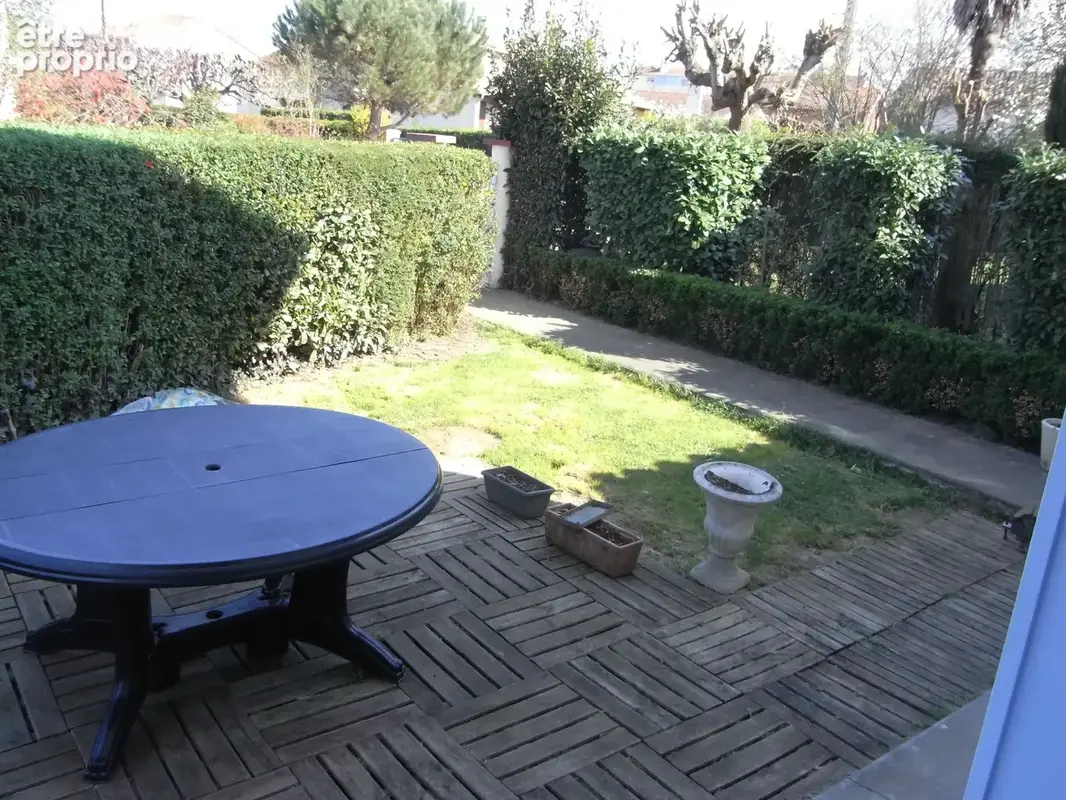 Maison de ville a redécorer avec jardin clos et garage - photo 3