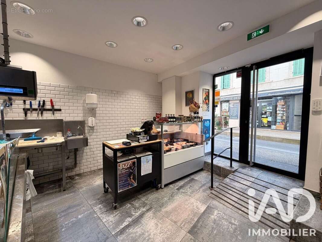 Commerce 70 m² à Salon-De-Provence  - photo 4