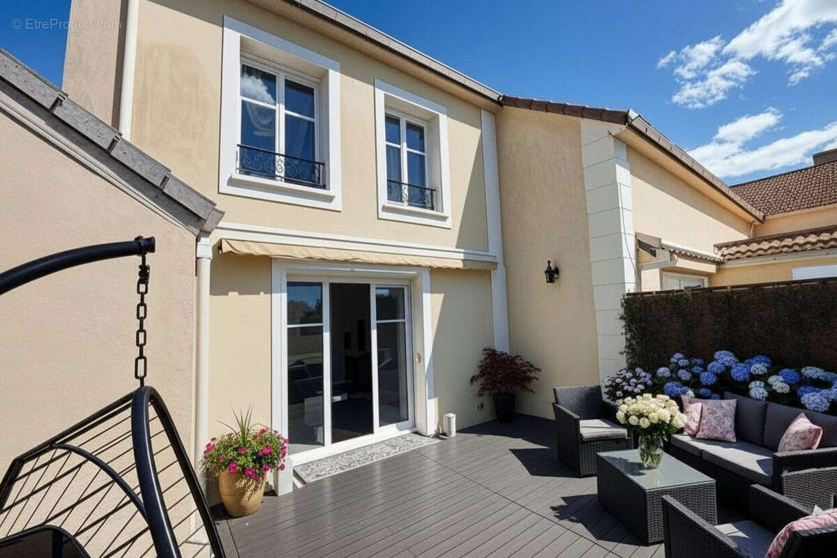 Appartement à BAILLY-ROMAINVILLIERS