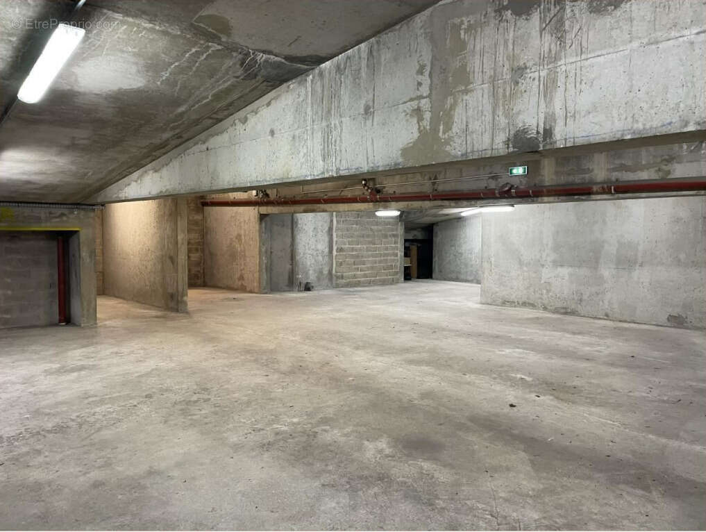 Commerce à COURBEVOIE