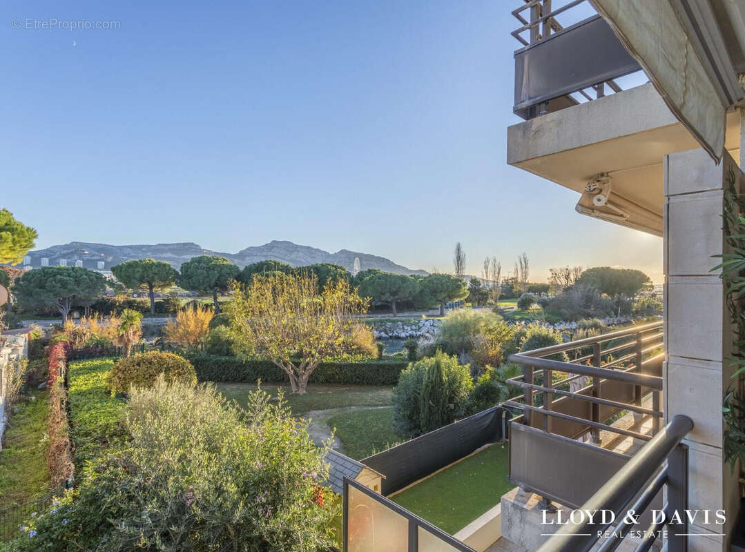 TERRASSE ENSOLEILLEE SUR PARC - Appartement à MARSEILLE-8E