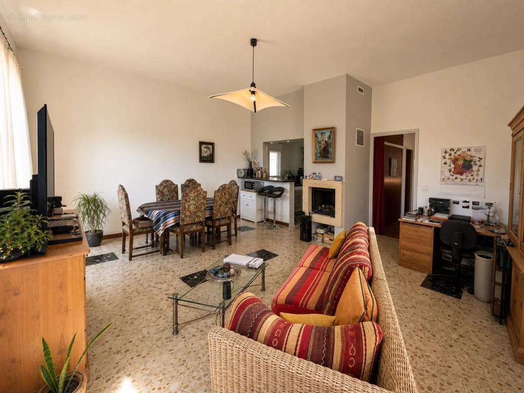 Haut de villa de 4 pièces de 94 m² à La Seyne-sur-Mer - photo 2