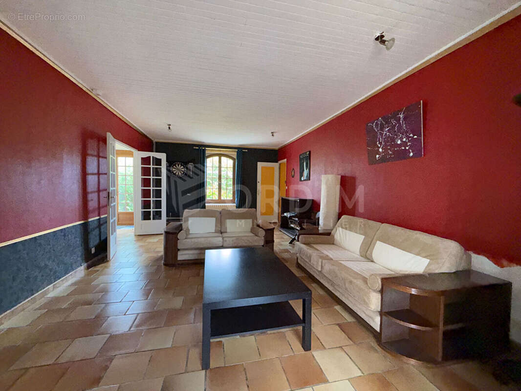 Demeure Cernoy En Berry 16 pièce(s) 575 m² sur 17586 m² - photo 2