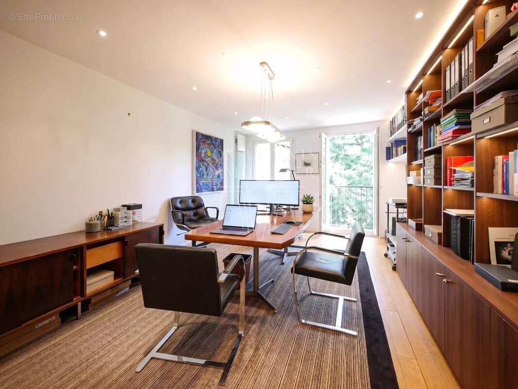 Appartement à PARIS-7E