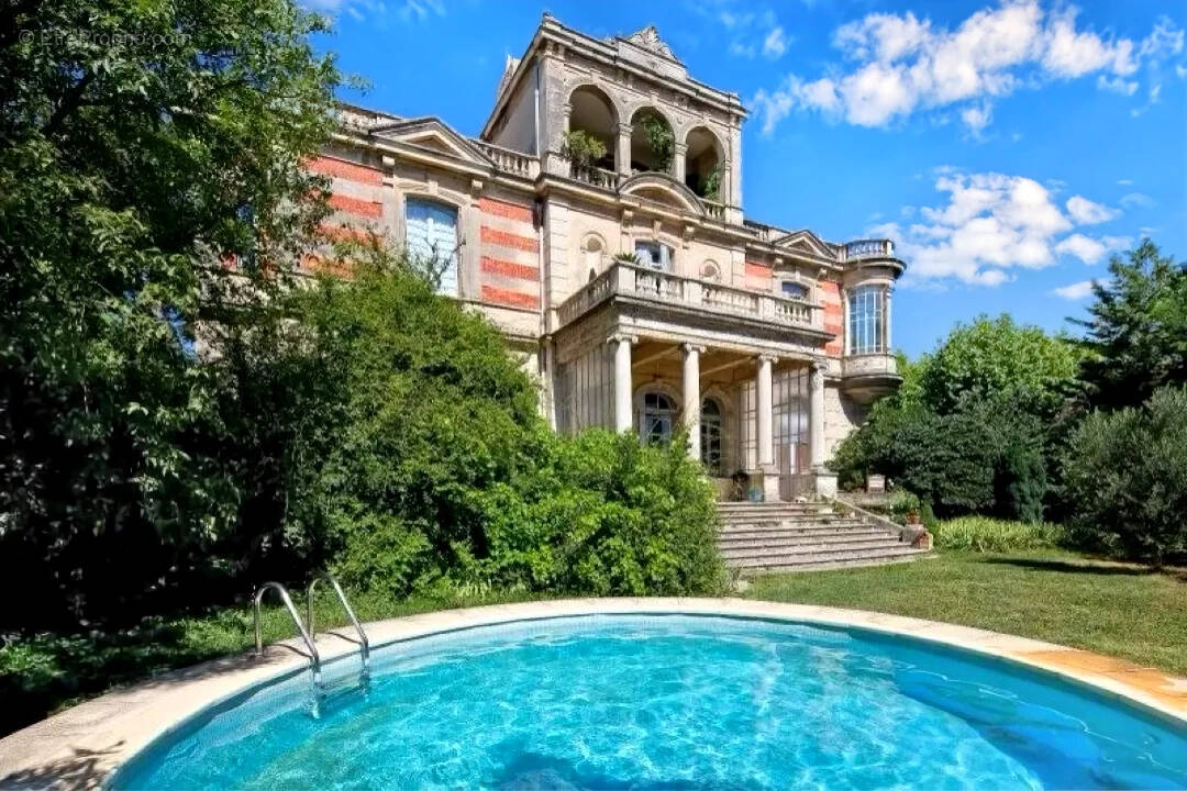 Appartement à VILLENEUVE-LES-AVIGNON