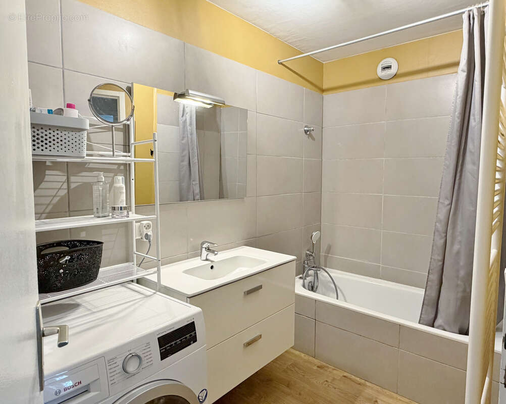Appartement à GREZIEU-LA-VARENNE