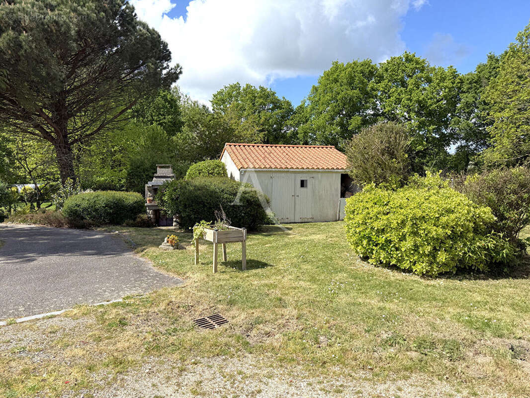 Maison à SAINT-GEORGES-DE-POINTINDOUX