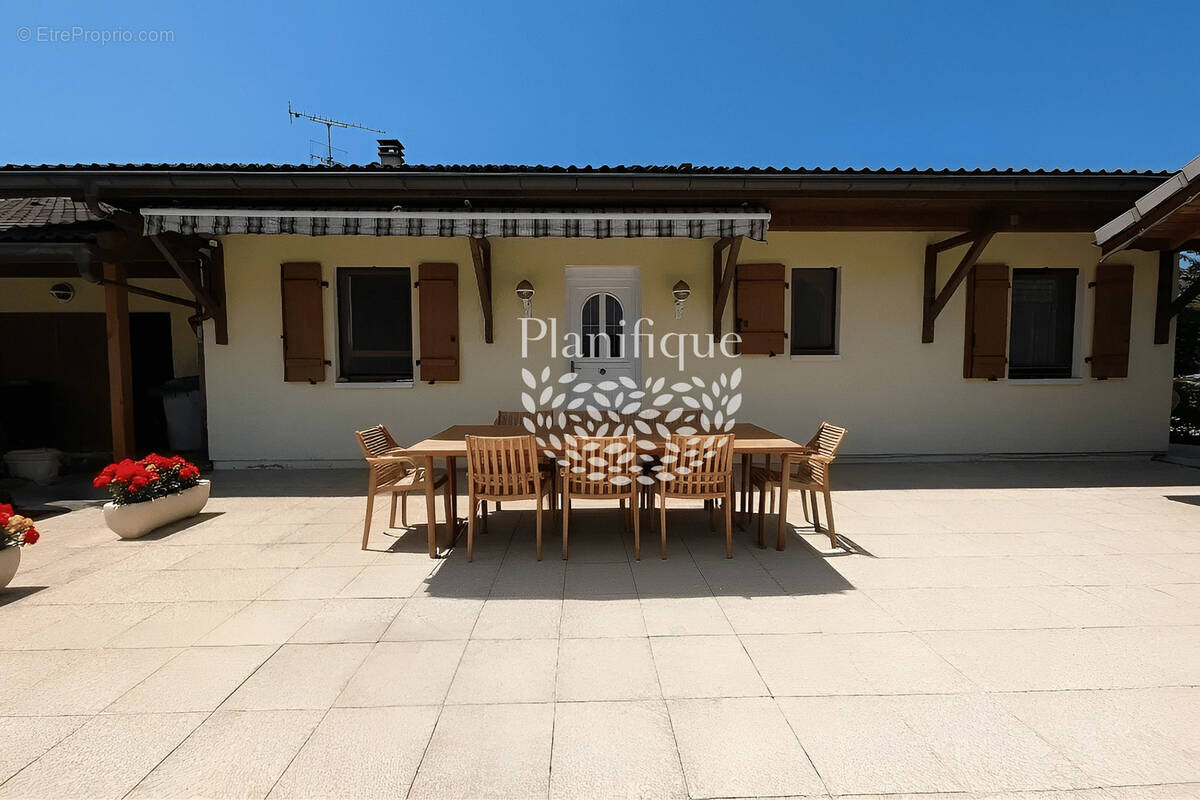 Maison à VETRAZ-MONTHOUX