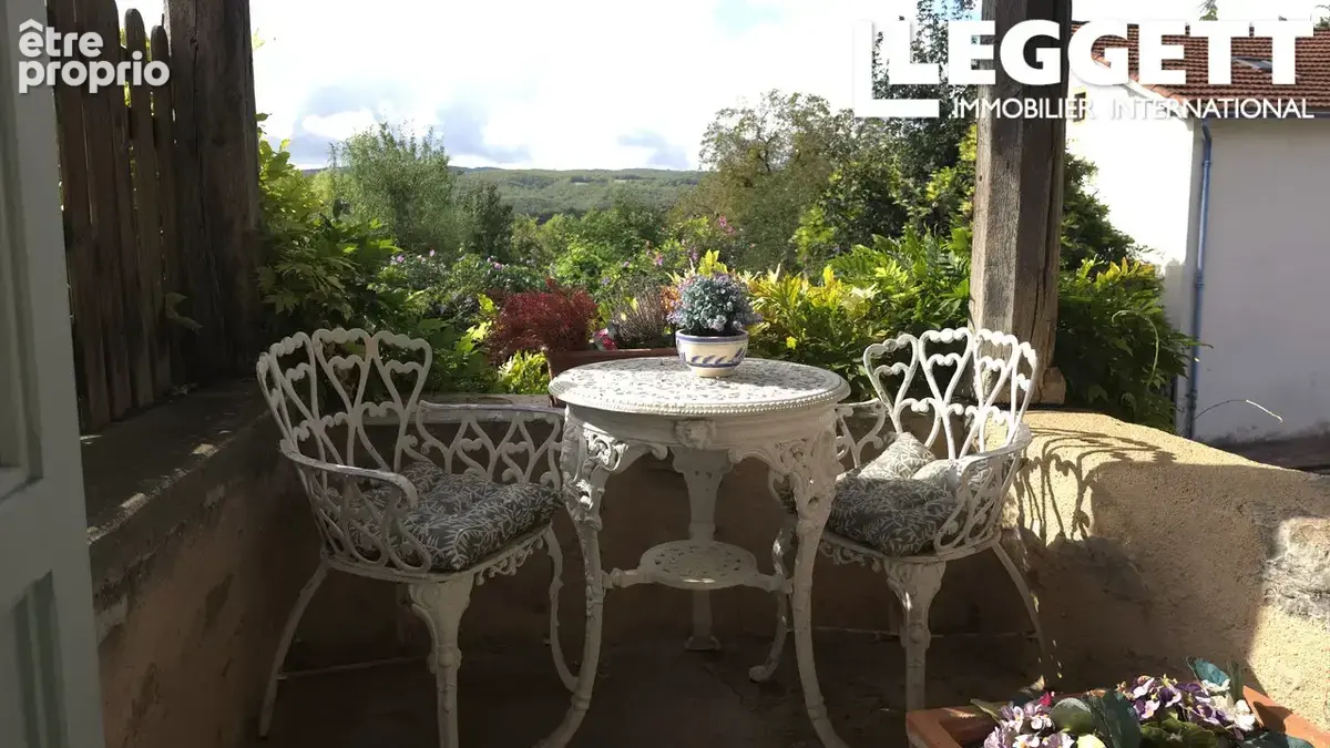Une charmante maison en pierre avec un jardin secret, une piscine et une vue sur la campagne, située à Arnac - photo 4