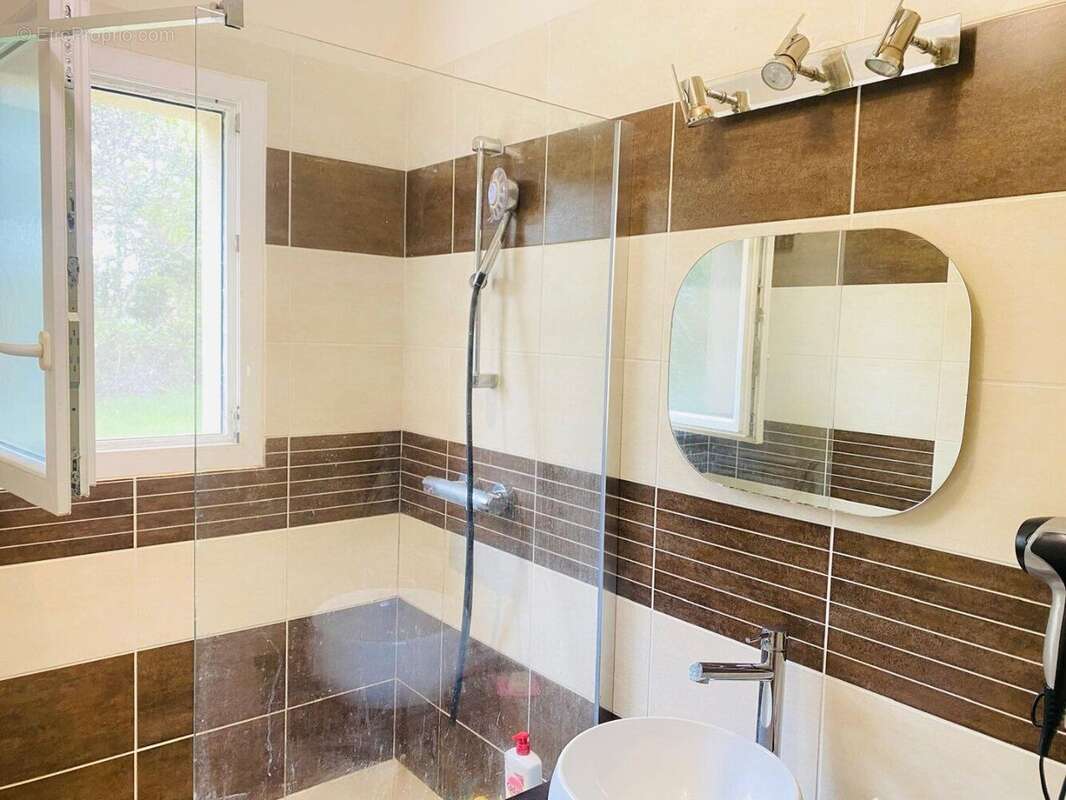 Maison familiale 130 m² avec grande pièce de vie - photo 11