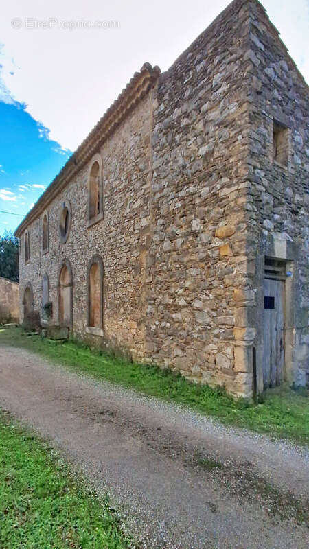 Maison à LAUDUN-L&#039;ARDOISE