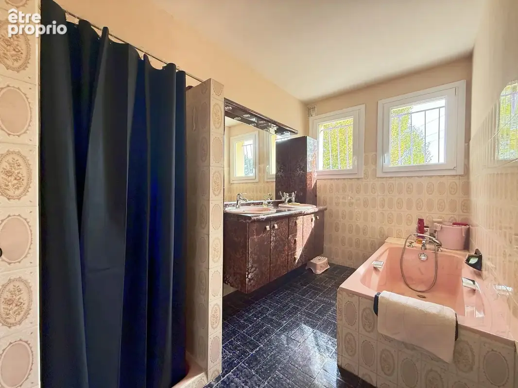 Maison 8 pièces 124 m² à vendre à Roiffieux (07100) - photo 7