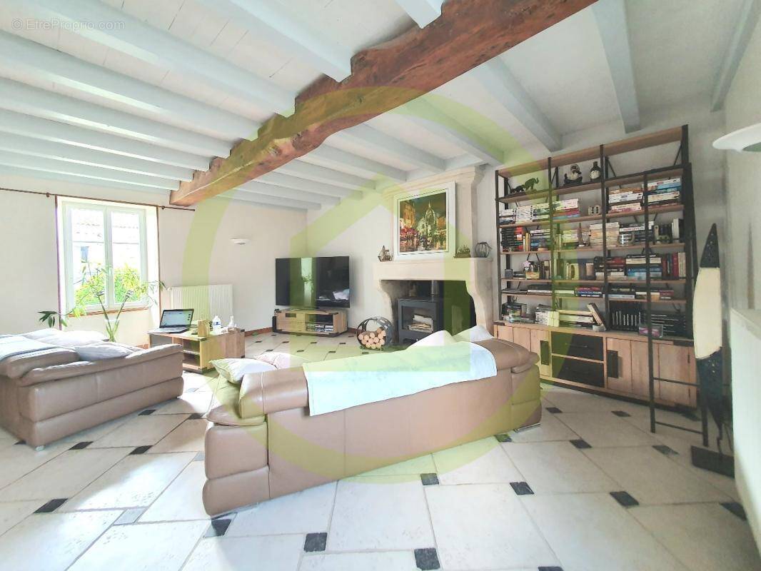 Maison à CORME-ROYAL