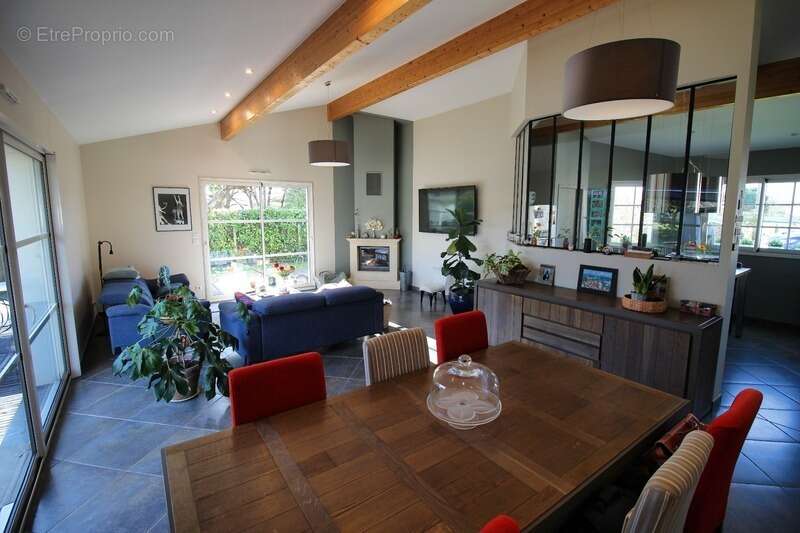 Maison à AMBARES-ET-LAGRAVE