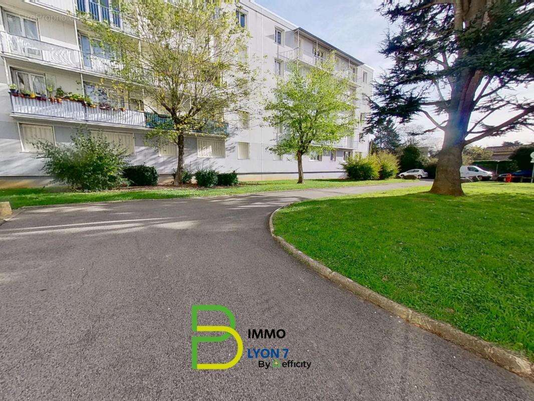 Appartement à MEYZIEU