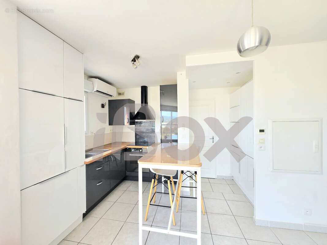Appartement T2 en toit-terrasse avec jardin privatif   Châteaubanne - photo 10