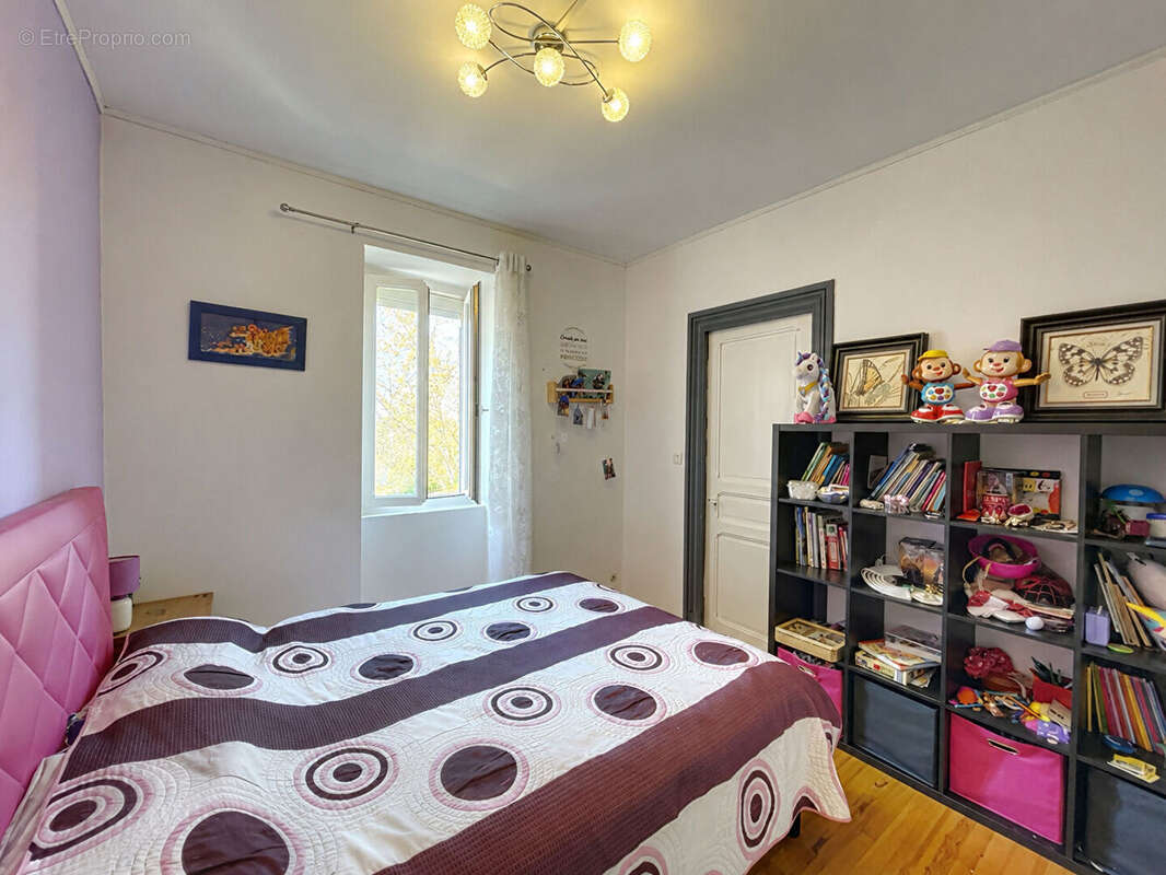 Propriété de caractère avec lac, parc boisé et logement indépendant - photo 12