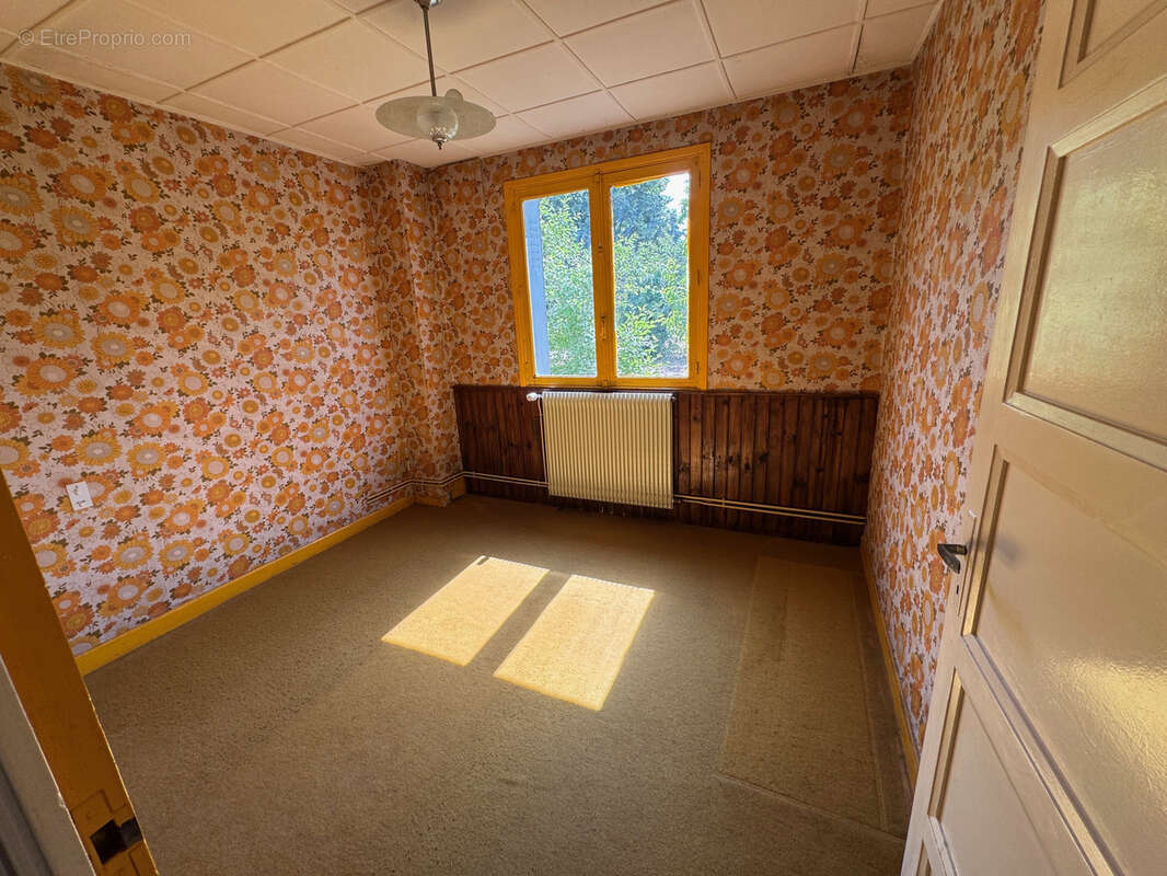 Maison à SAINT-REMY-EN-ROLLAT