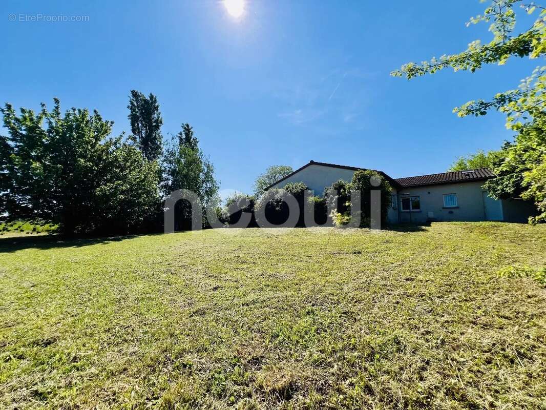 Maison à SAINT-BONNET-PRES-RIOM