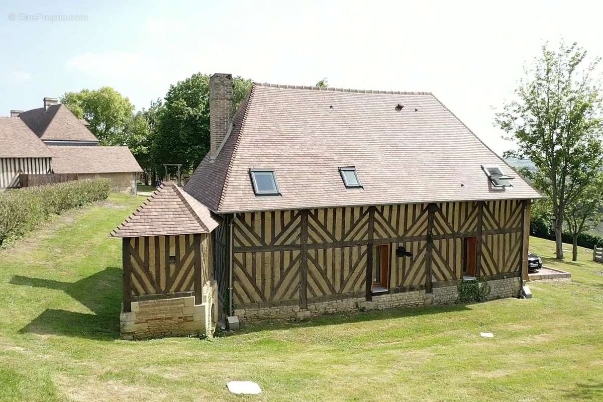 Maison à SAINT-PIERRE-SUR-DIVES