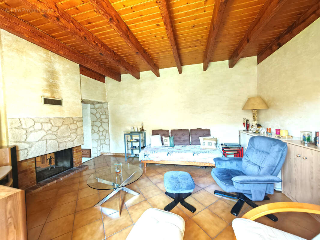 Maison à SAINT-ROMAIN-DE-LERPS