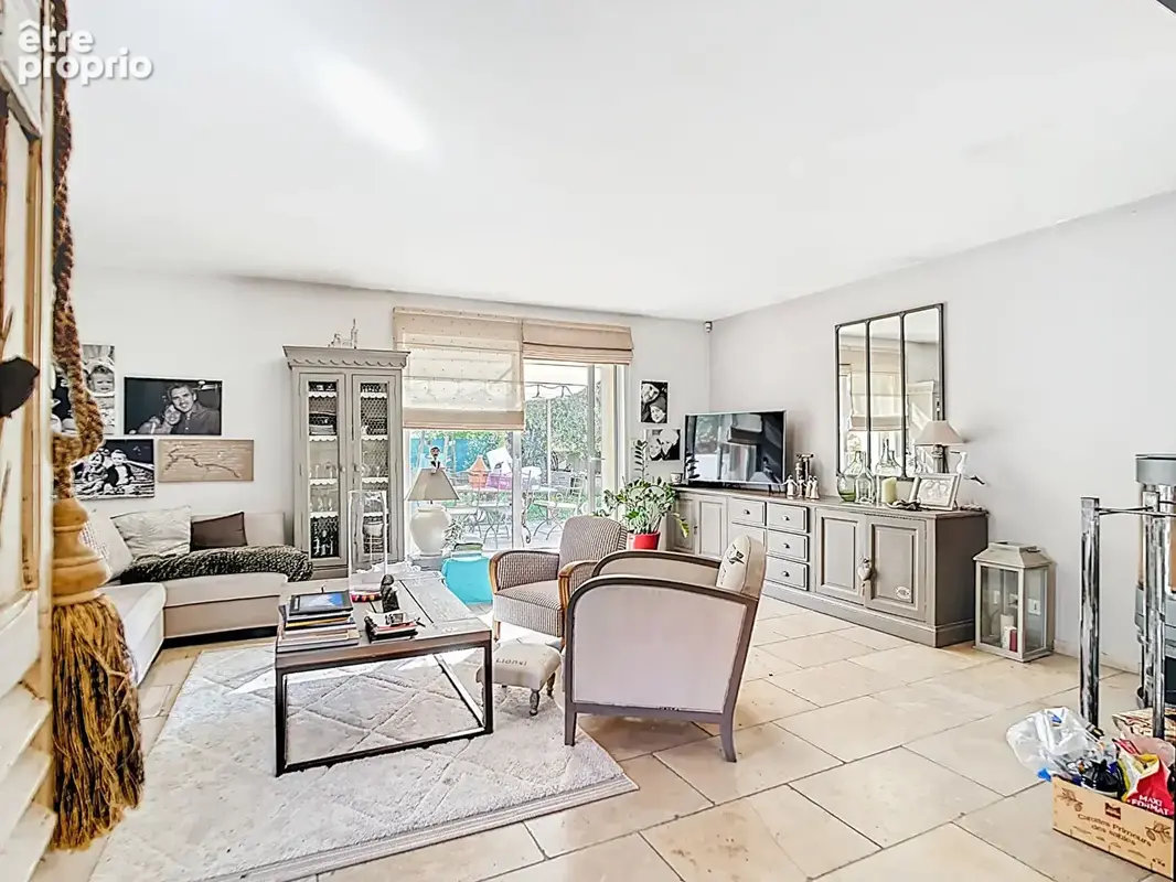 A vendre Maison de charme avec jardin et stationnement 3 pièces 80 m2 sur parcelle de 350 m2 - Secteur La Bouilladisse - photo 3