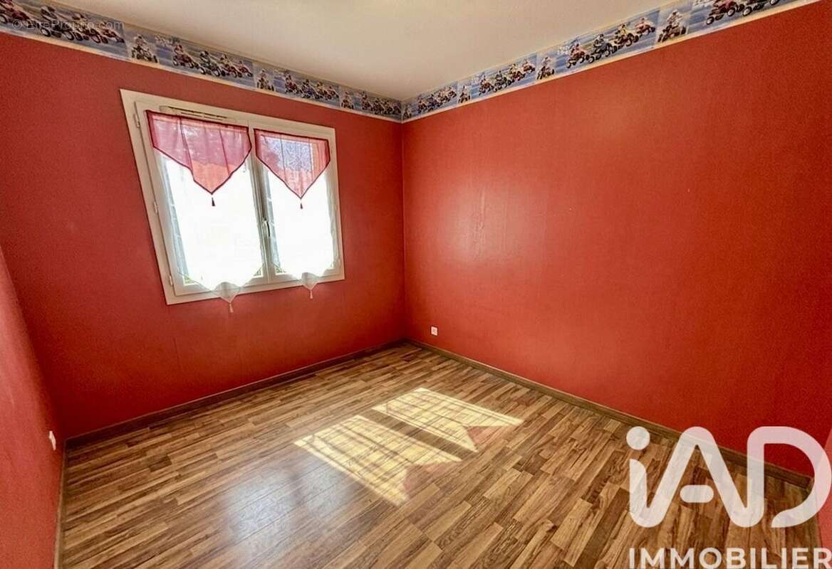 Maison 129 m² à Saint-Seurin-De-Bourg  - photo 8