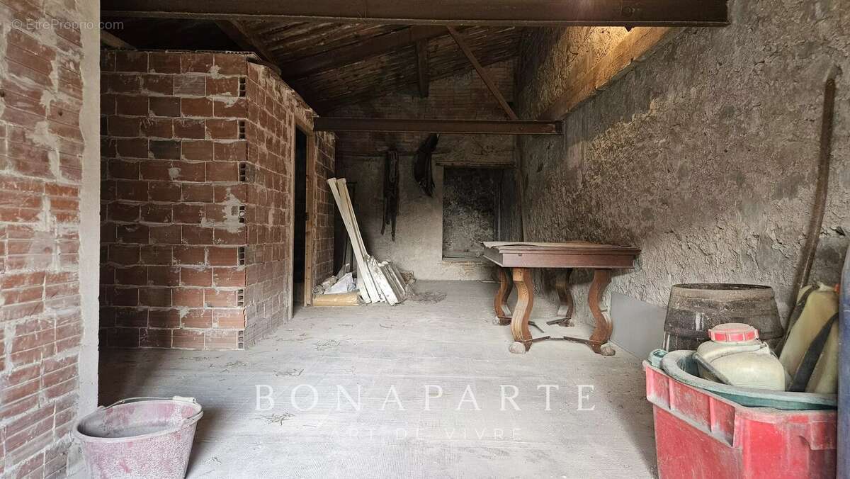 275 m² en pierre à réinventer – Ancienne cave vigneronne – Proche Saint-Chinian - photo 5