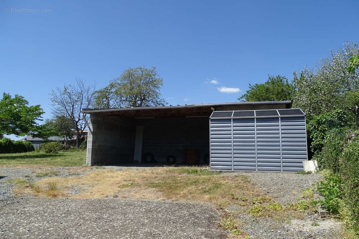 Maison familiale de 115 m2 avec bâtiment de 82.5 m2  et  terrain de 1246 m2 - photo 15