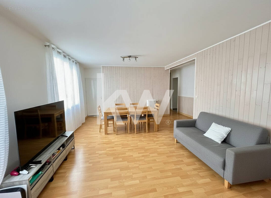 Appartement à SAINT-JEAN-DE-LA-RUELLE