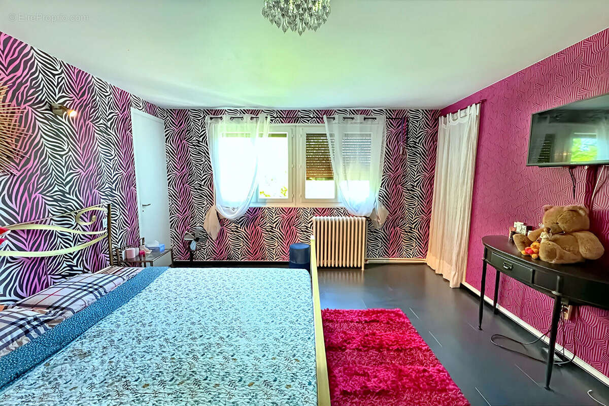 Maison rénovée sur sous-sol semi enterré, 4 chambres proche commerces - photo 6