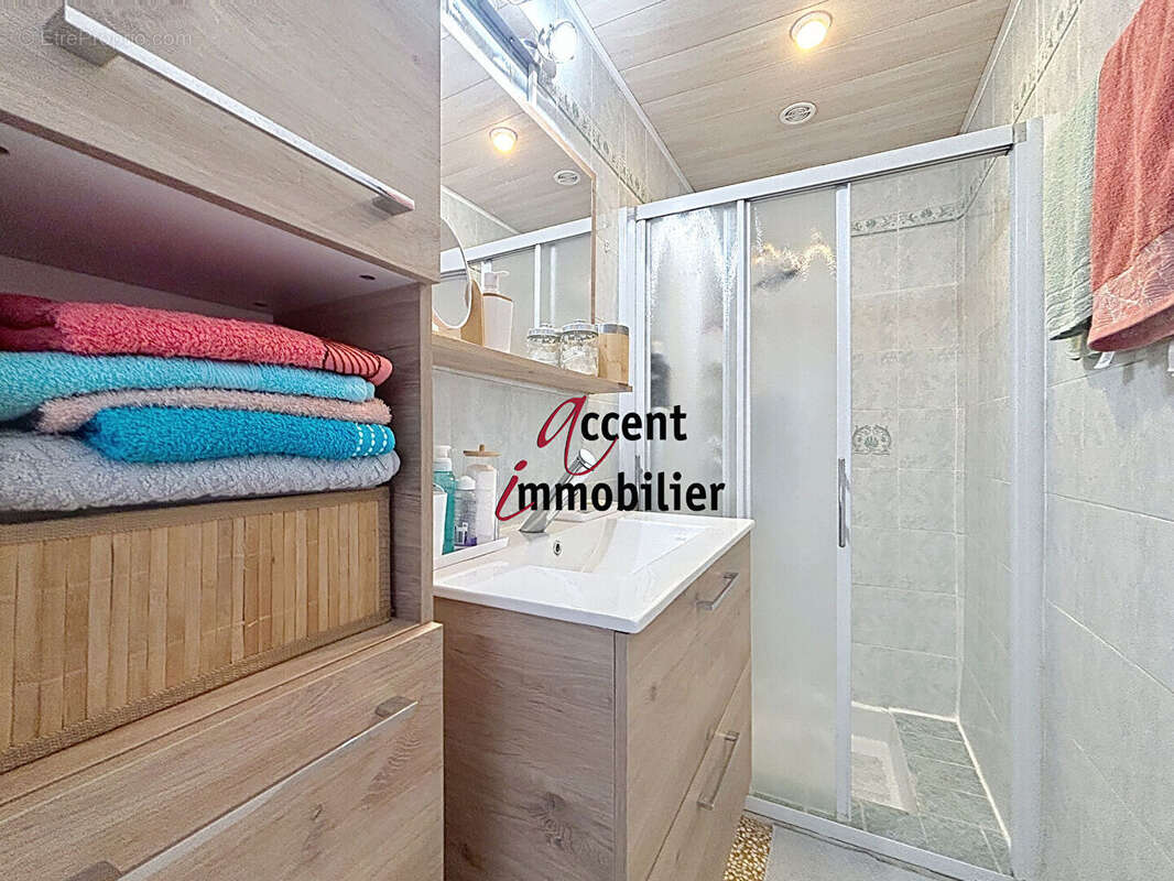 Appartement T3 avec cour extérieur et garage - photo 9
